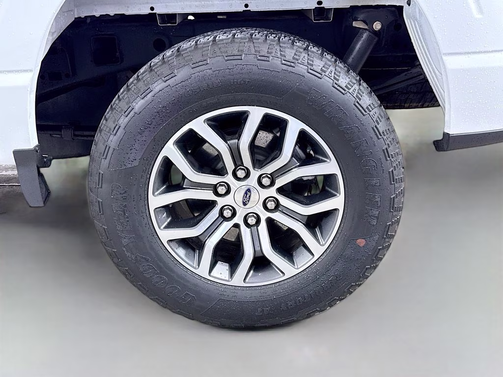 2022 Oxford White Ford F-150 Lariat 4X4 Truck