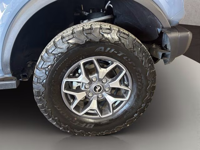 2023 Azure Gray Metallic Tri-Coat Ford Bronco Badlands 4X4 SUV