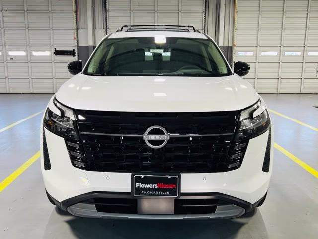 2026 Everest White Pearl Tricoat Nissan Pathfinder Platinum FWD SUV
