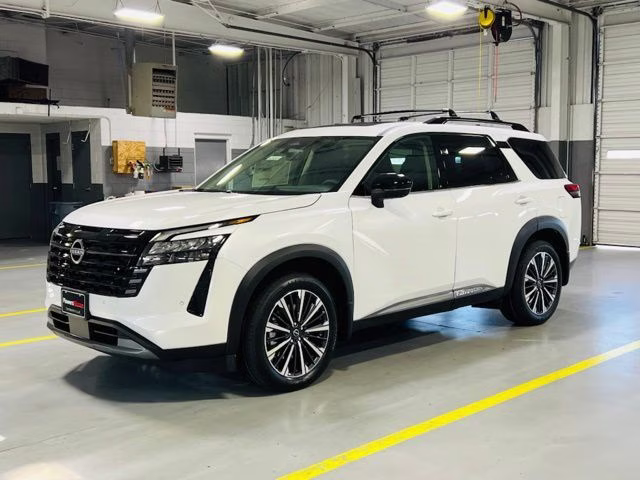 2026 Everest White Pearl Tricoat Nissan Pathfinder Platinum FWD SUV