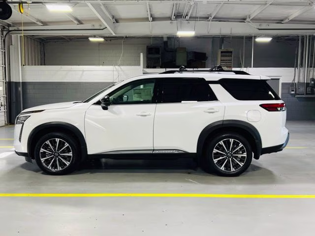 2026 Everest White Pearl Tricoat Nissan Pathfinder Platinum FWD SUV