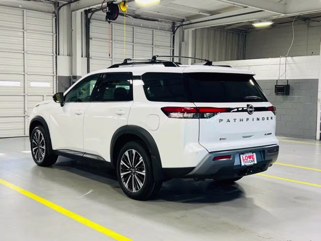2026 Everest White Pearl Tricoat Nissan Pathfinder Platinum FWD SUV