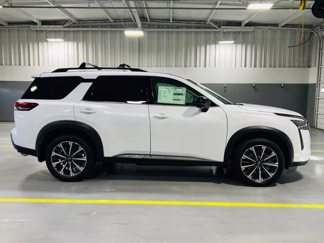 2026 Everest White Pearl Tricoat Nissan Pathfinder Platinum FWD SUV