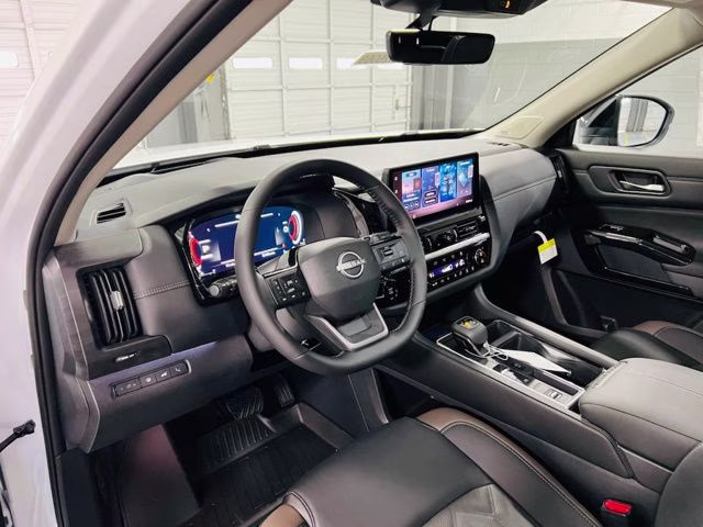 2026 Everest White Pearl Tricoat Nissan Pathfinder Platinum FWD SUV