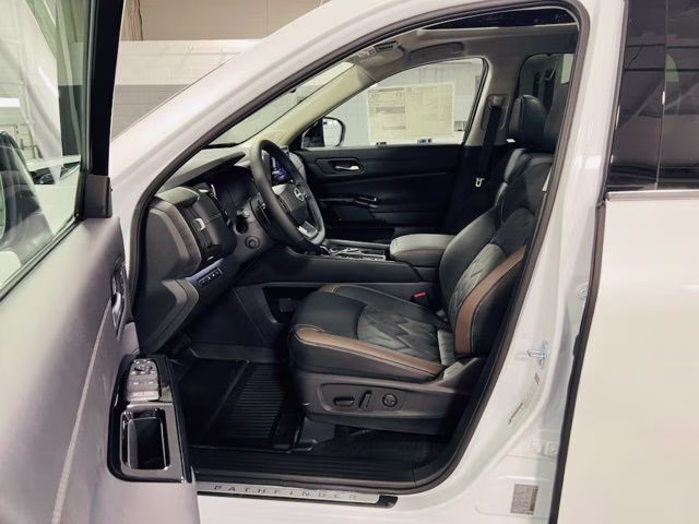 2026 Everest White Pearl Tricoat Nissan Pathfinder Platinum FWD SUV