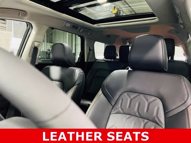2026 Everest White Pearl Tricoat Nissan Pathfinder Platinum FWD SUV