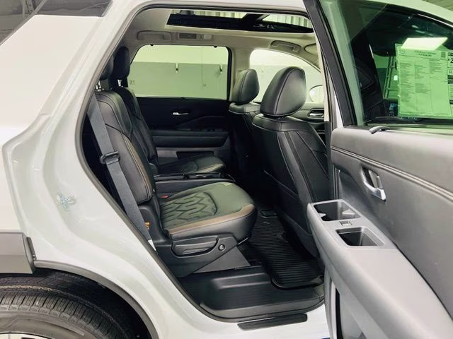 2026 Everest White Pearl Tricoat Nissan Pathfinder Platinum FWD SUV