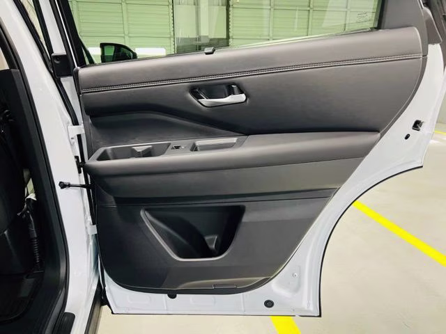 2026 Everest White Pearl Tricoat Nissan Pathfinder Platinum FWD SUV