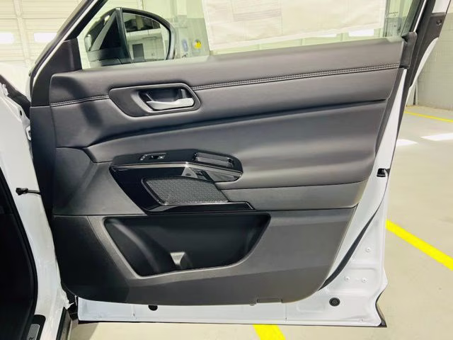 2026 Everest White Pearl Tricoat Nissan Pathfinder Platinum FWD SUV