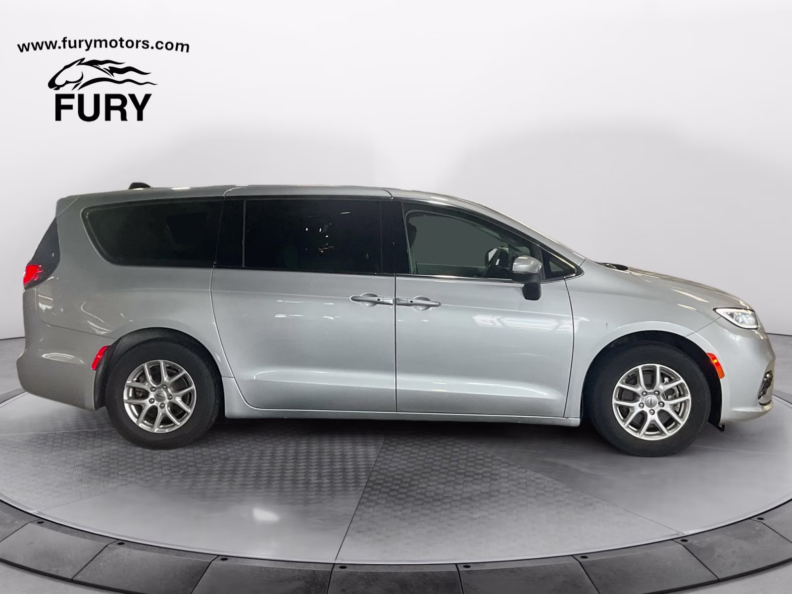 2023 Silver Mist Clearcoat Chrysler Pacifica Touring L FWD Van