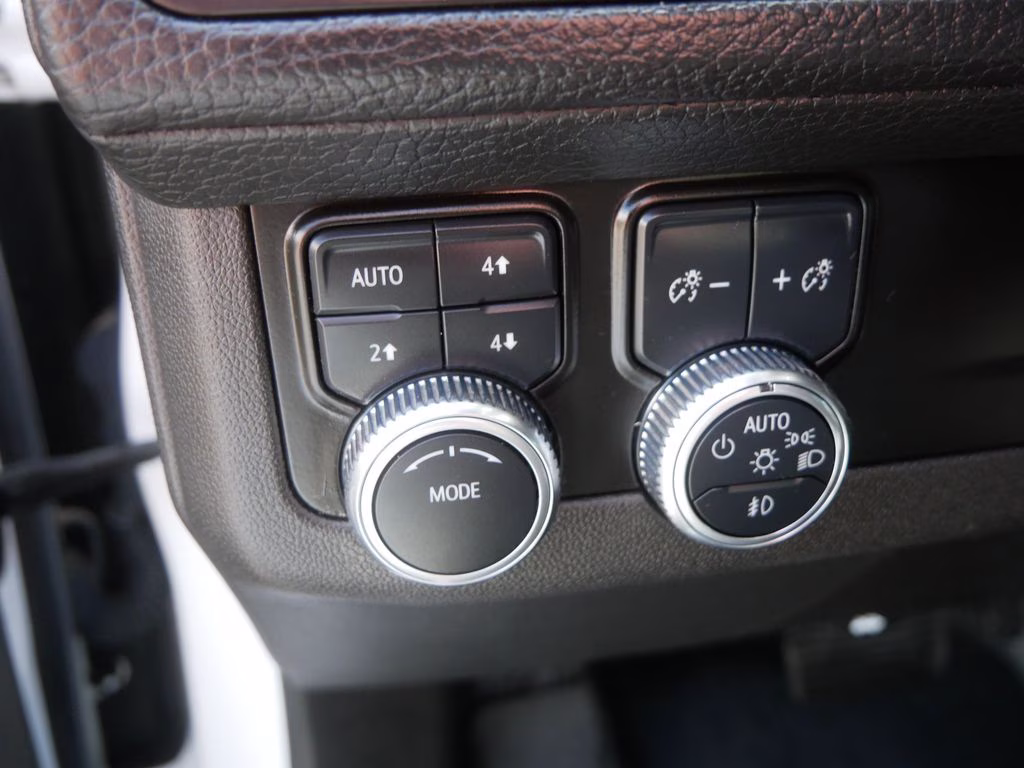 2021 White GMC Yukon Denali 4X4 SUV
