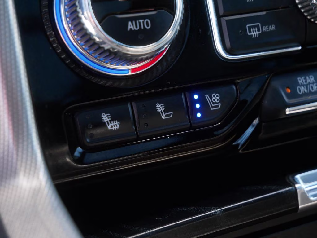 2021 White GMC Yukon Denali 4X4 SUV