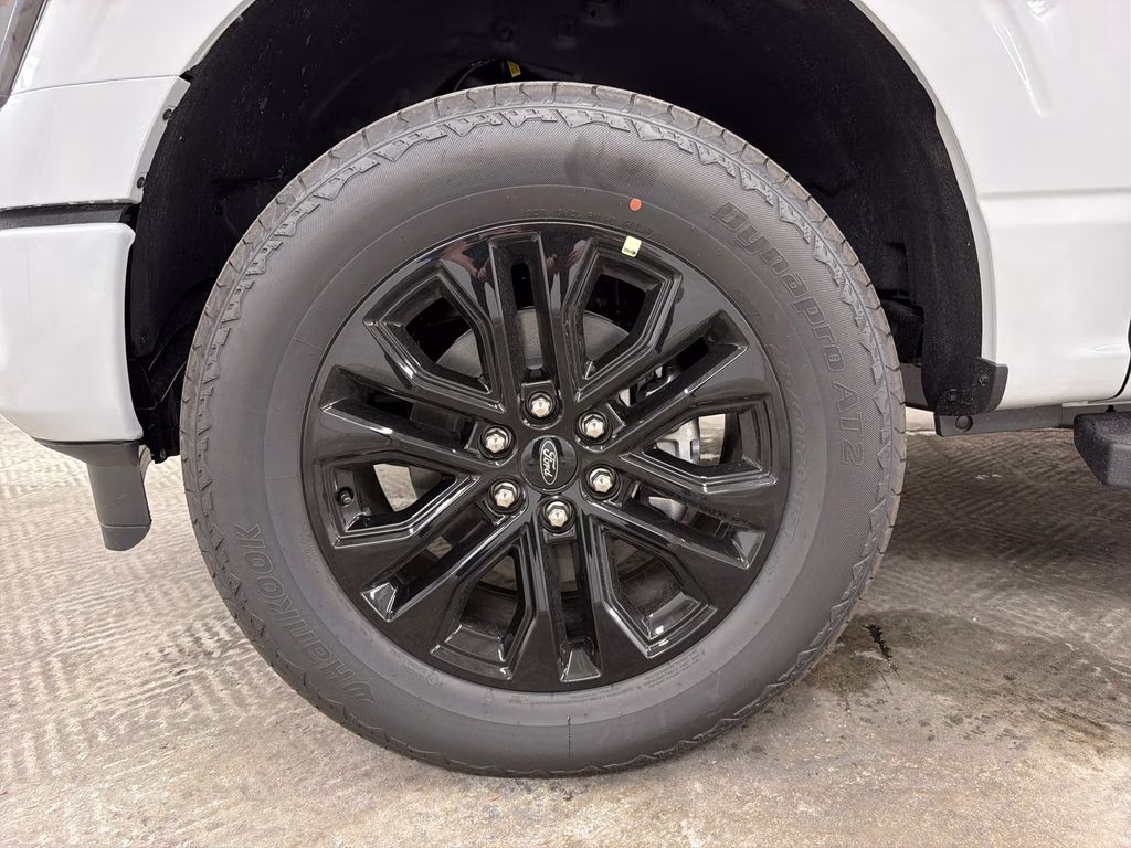 2026 AVALANCHE Ford F-150 Lariat 4X4 Truck