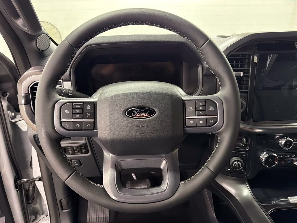 2026 AVALANCHE Ford F-150 Lariat 4X4 Truck