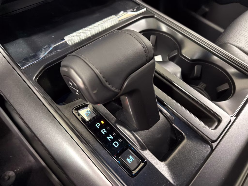 2026 AVALANCHE Ford F-150 Lariat 4X4 Truck