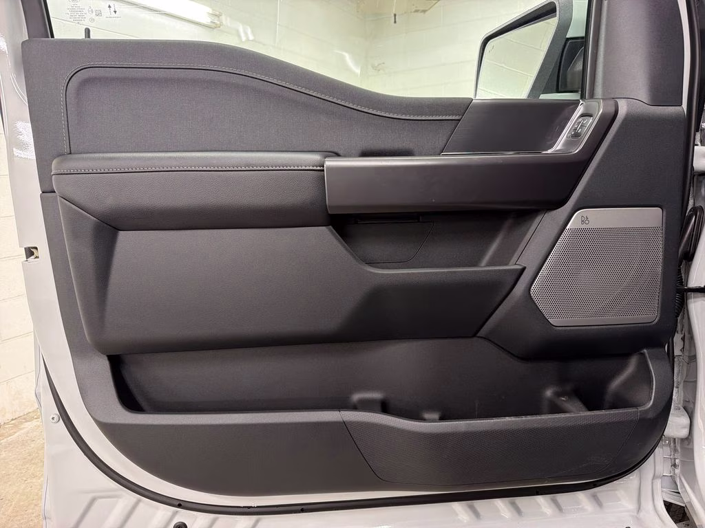 2026 AVALANCHE Ford F-150 Lariat 4X4 Truck