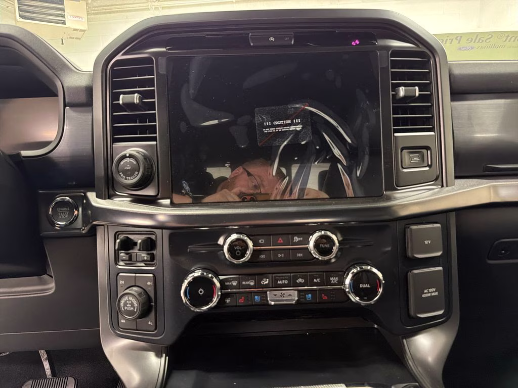 2026 AVALANCHE Ford F-150 Lariat 4X4 Truck