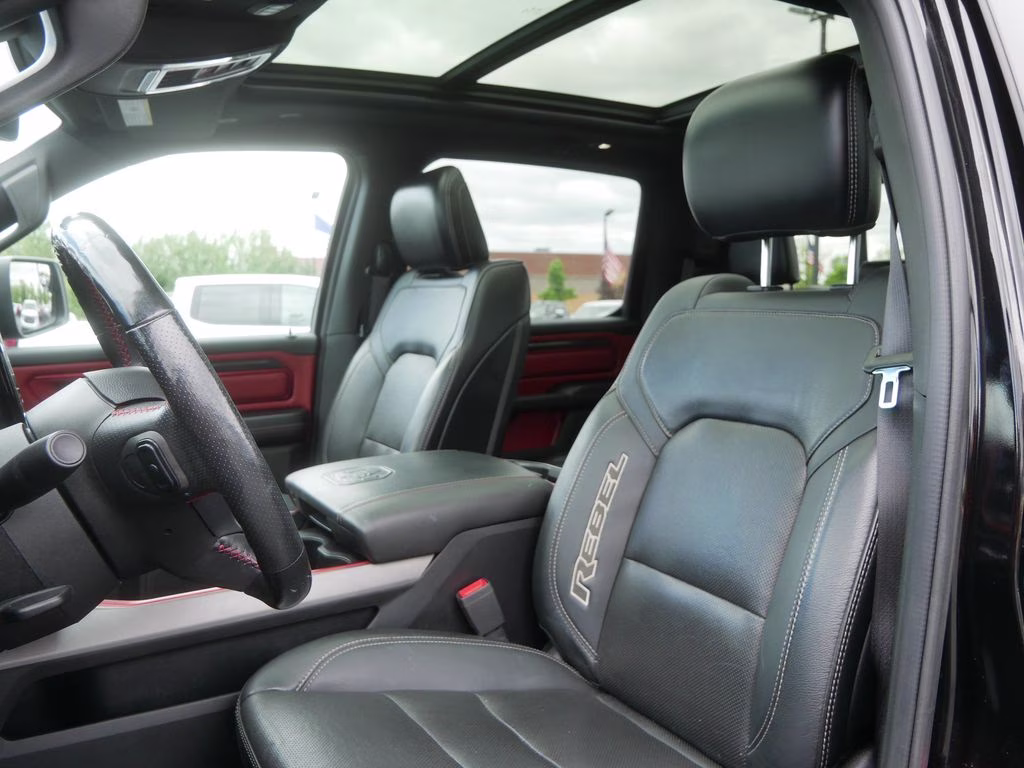 2019 Diamond Black Crystal Pearlcoat Ram 1500 Rebel 4X4 Truck