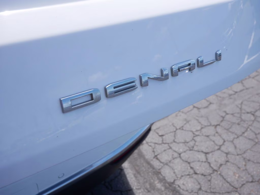 2021 White GMC Yukon Denali 4X4 SUV