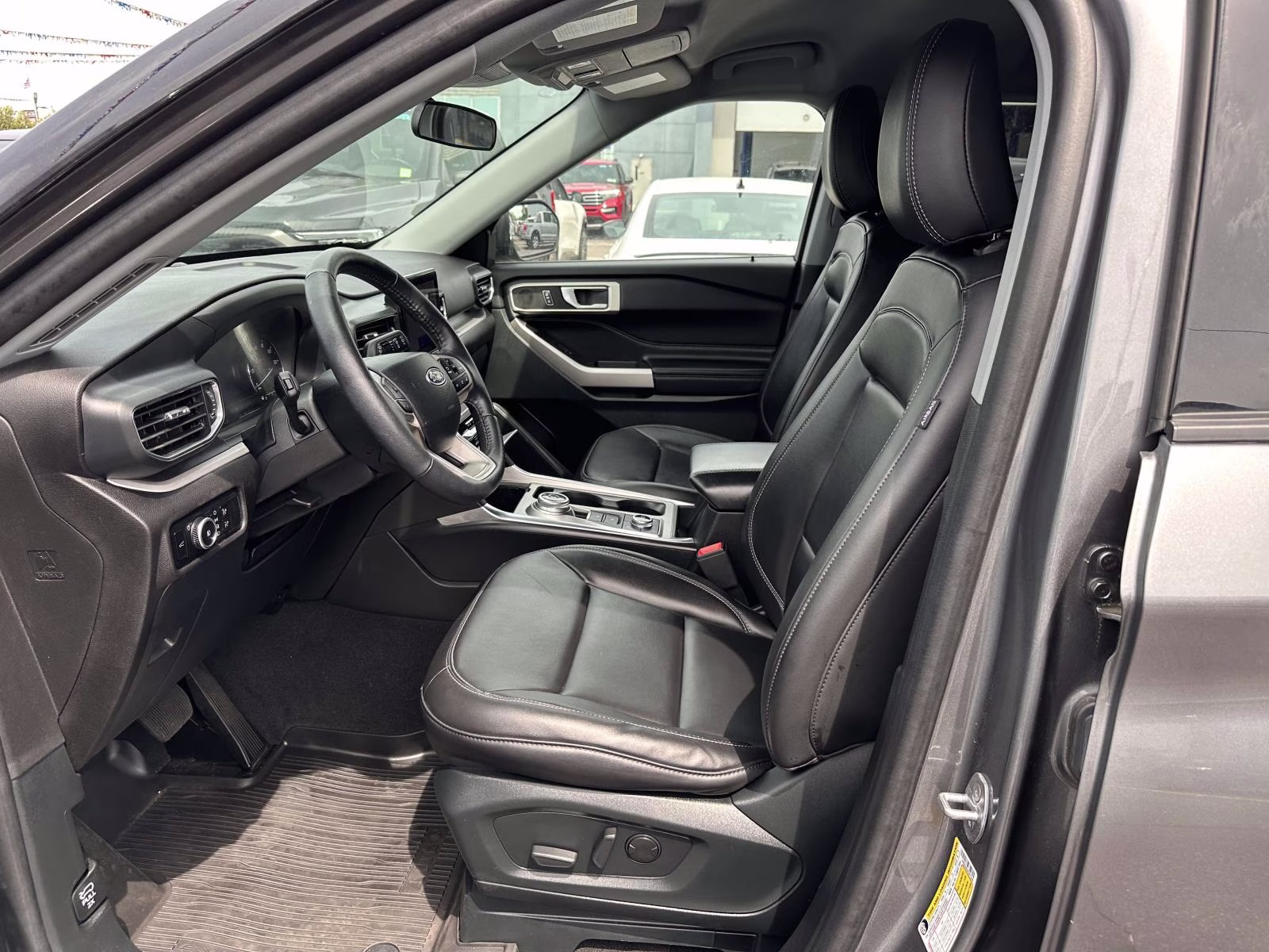 2023 Carbonized Gray Metallic Ford Explorer XLT 4WD 4X4 SUV