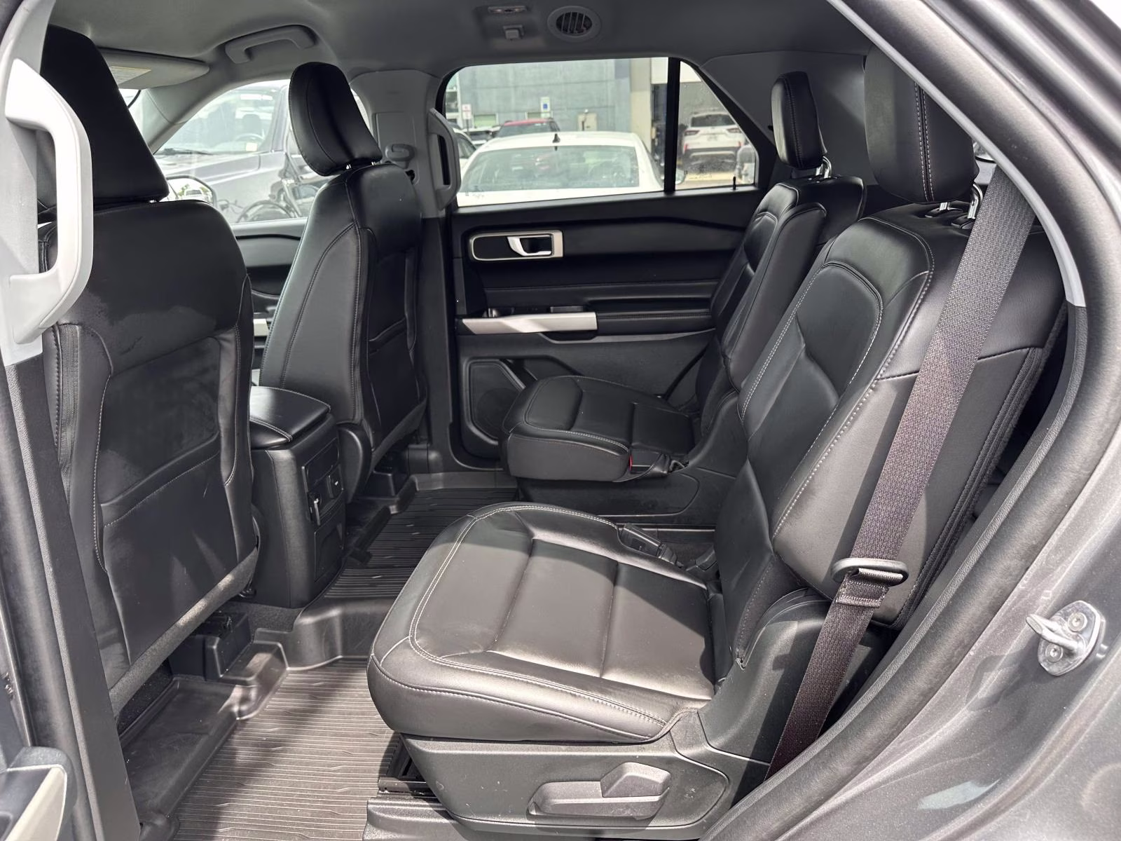 2023 Carbonized Gray Metallic Ford Explorer XLT 4WD 4X4 SUV