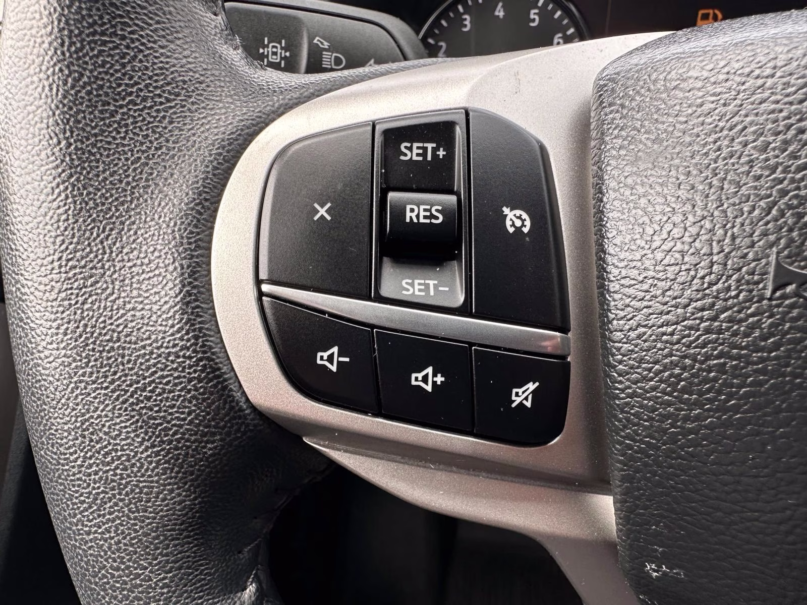 2023 Carbonized Gray Metallic Ford Explorer XLT 4WD 4X4 SUV