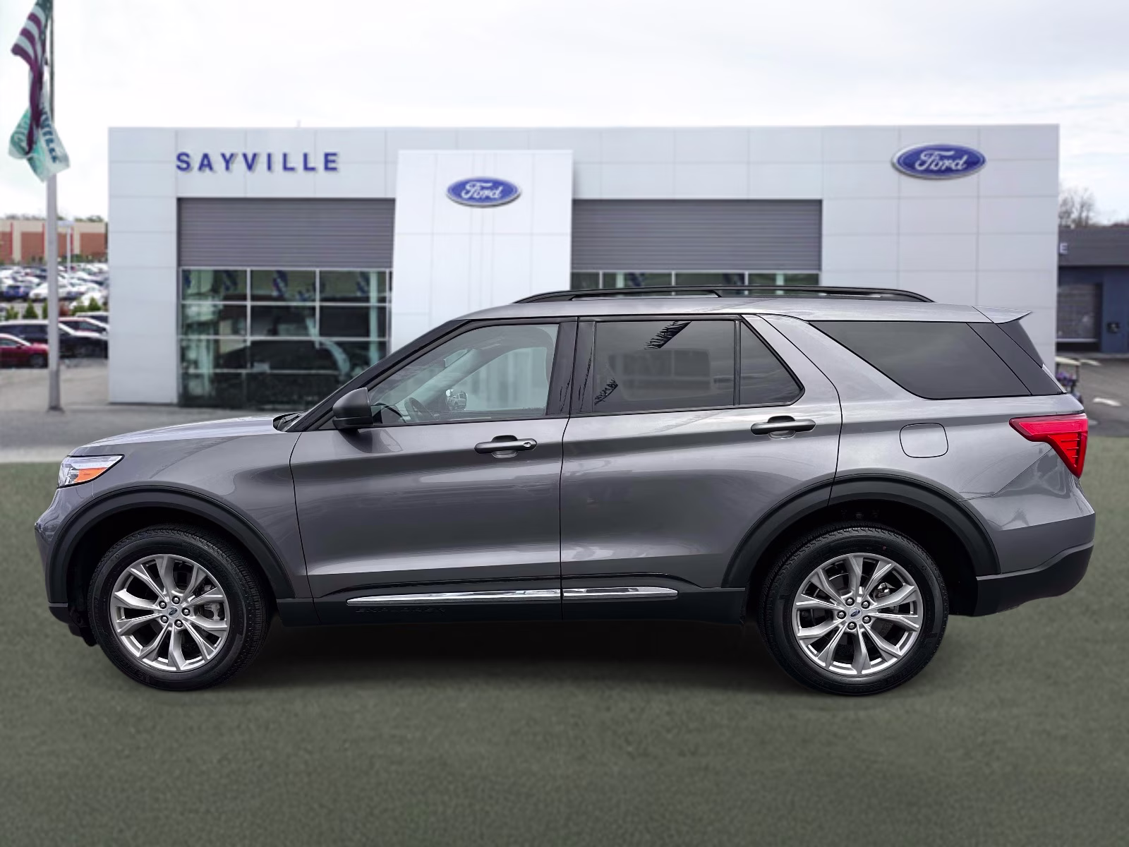 2023 Carbonized Gray Metallic Ford Explorer XLT 4WD 4X4 SUV