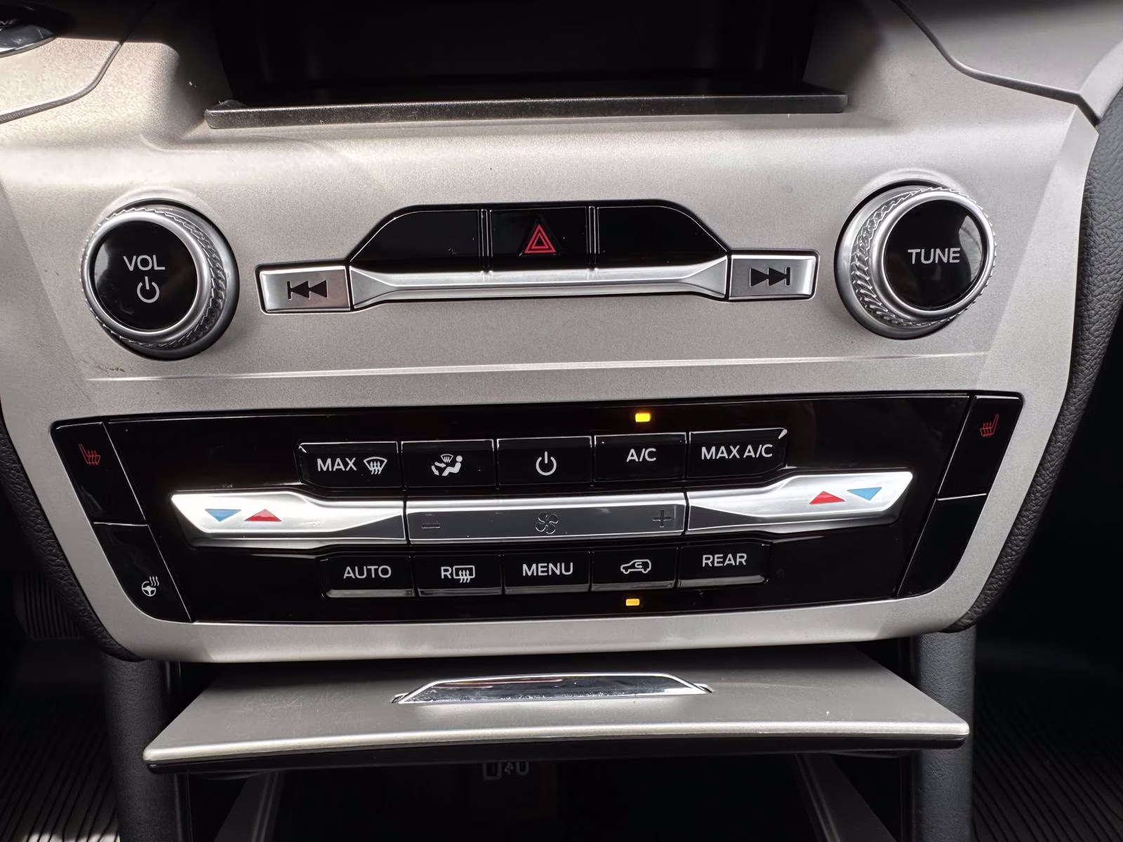 2023 Carbonized Gray Metallic Ford Explorer XLT 4WD 4X4 SUV