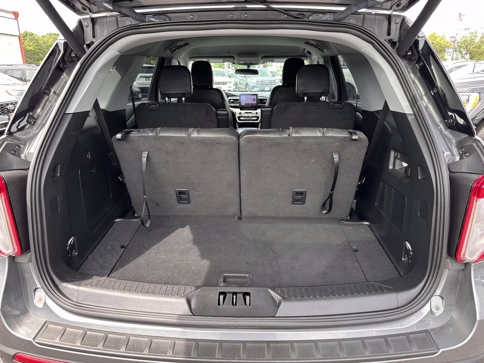 2023 Carbonized Gray Metallic Ford Explorer XLT 4WD 4X4 SUV