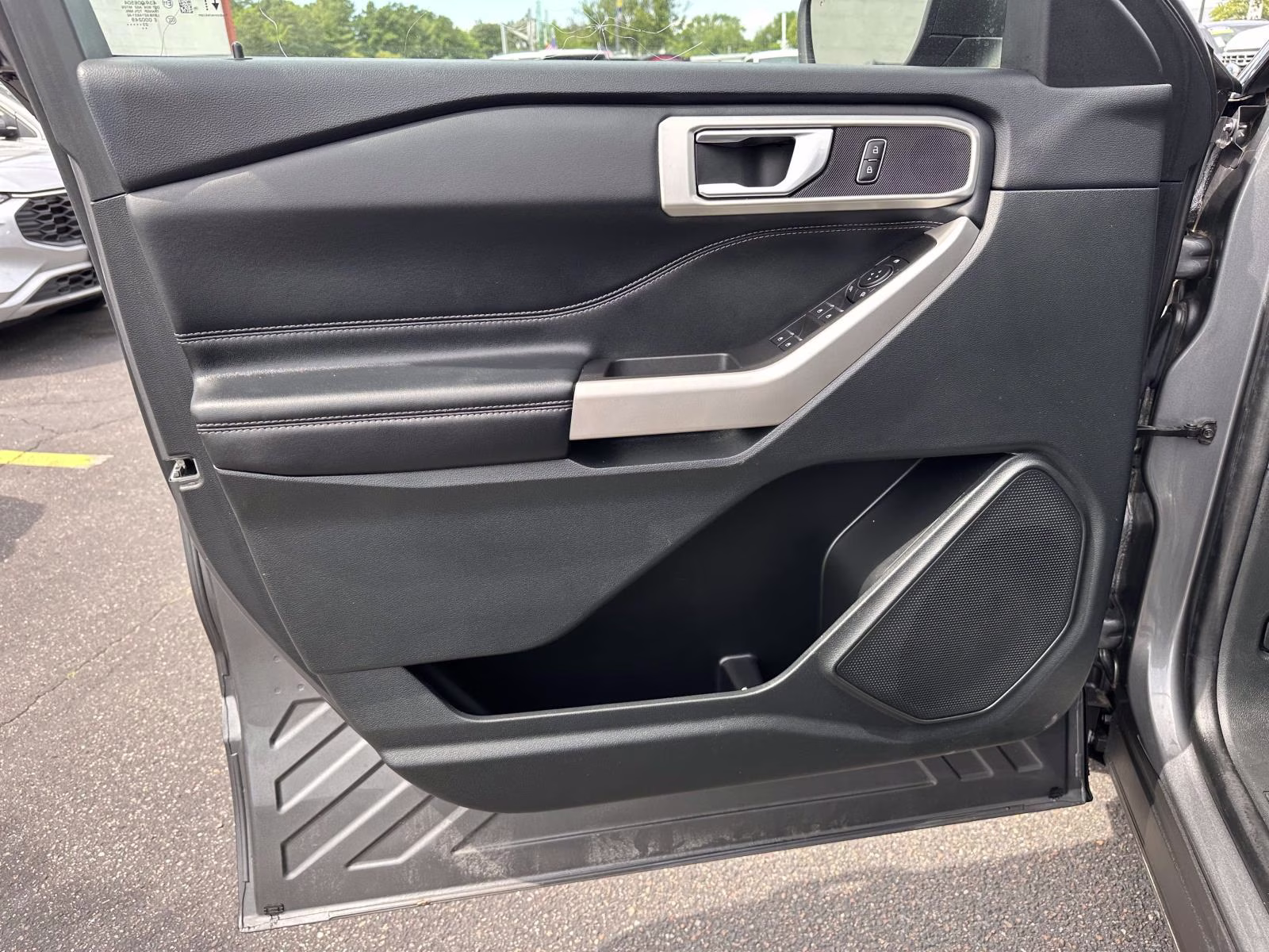2023 Carbonized Gray Metallic Ford Explorer XLT 4WD 4X4 SUV