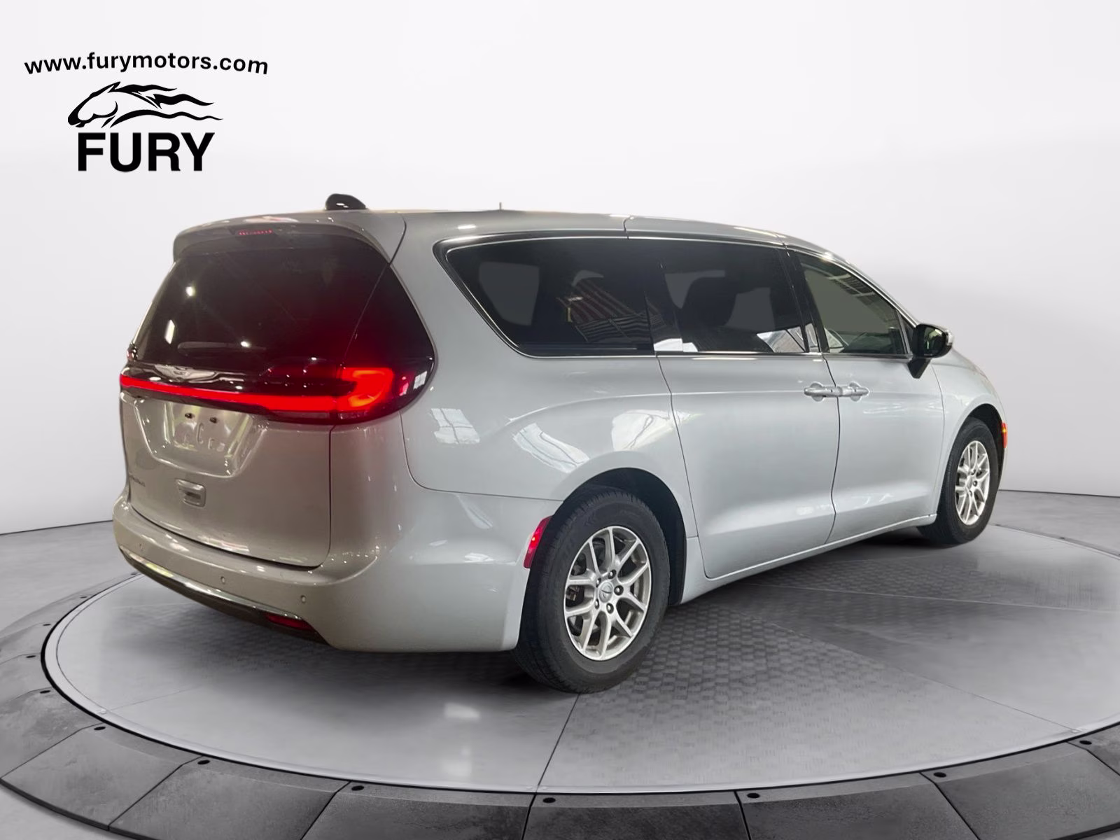 2023 Silver Mist Clearcoat Chrysler Pacifica Touring L FWD Van
