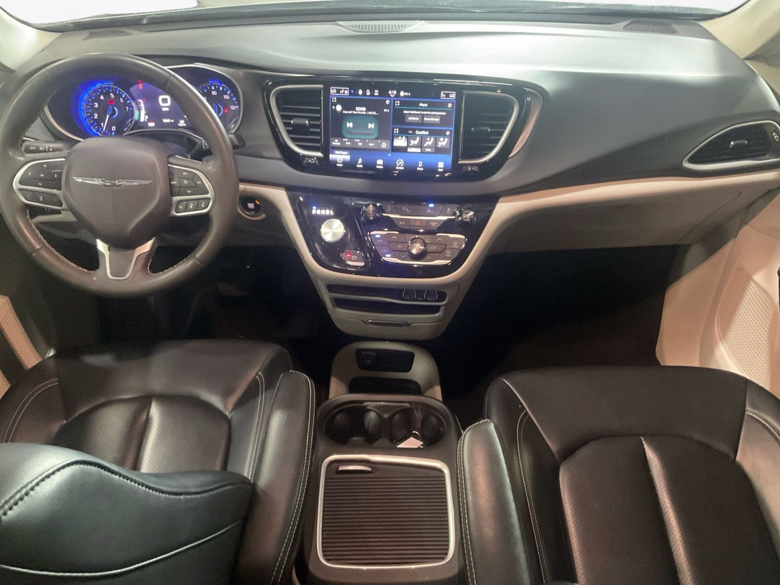 2023 Silver Mist Clearcoat Chrysler Pacifica Touring L FWD Van