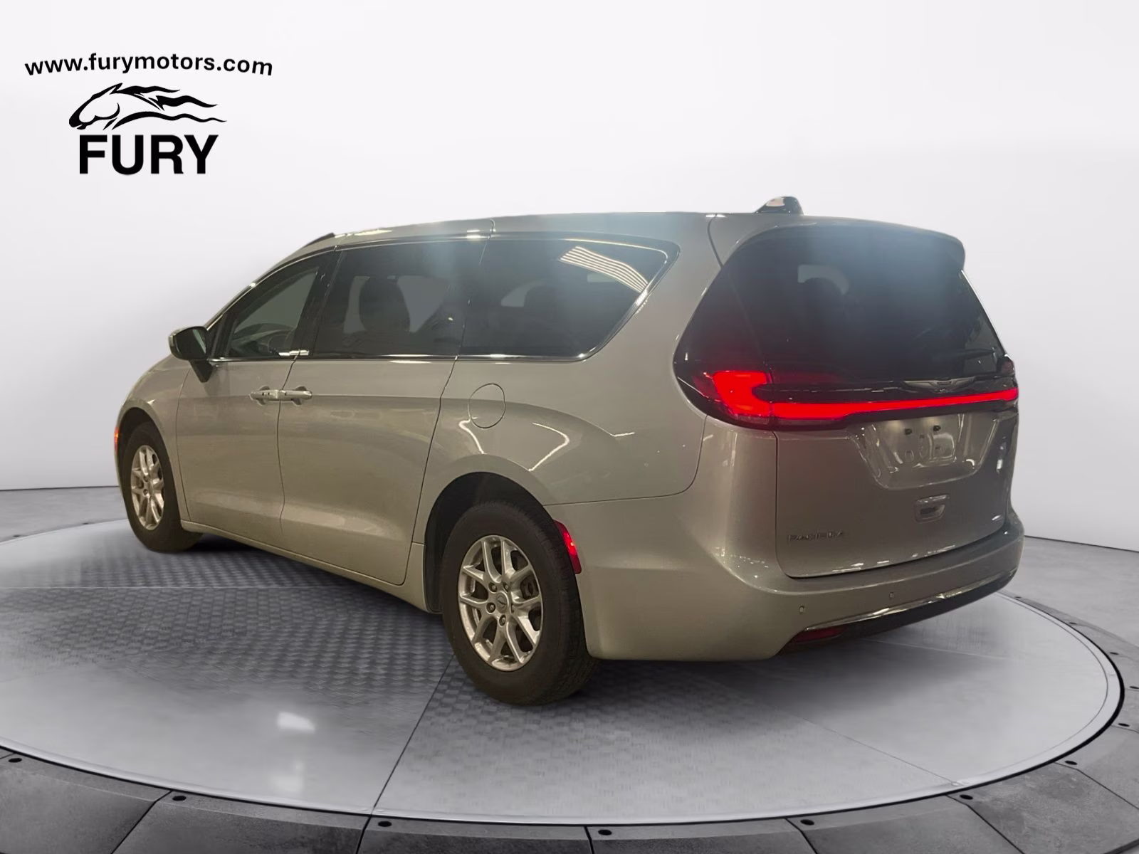 2023 Silver Mist Clearcoat Chrysler Pacifica Touring L FWD Van