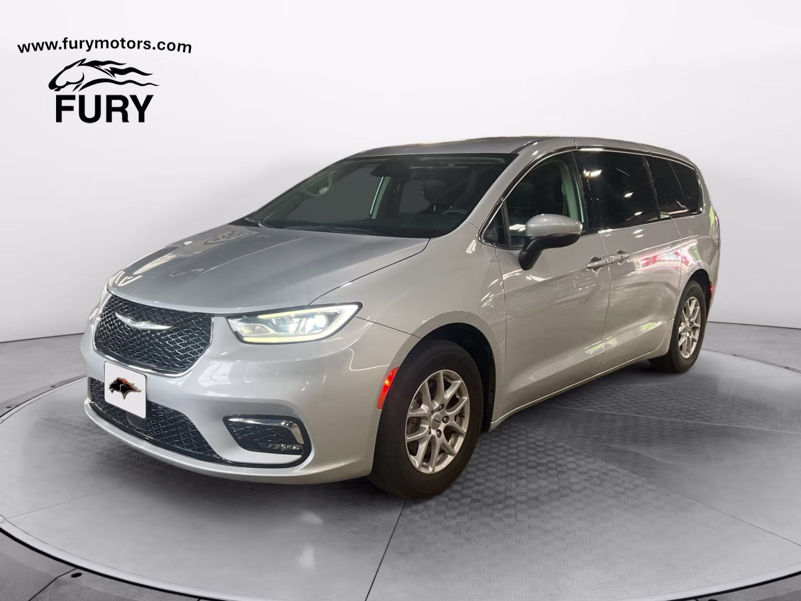 2023 Silver Mist Clearcoat Chrysler Pacifica Touring L FWD Van