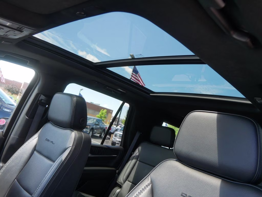 2021 White GMC Yukon Denali 4X4 SUV