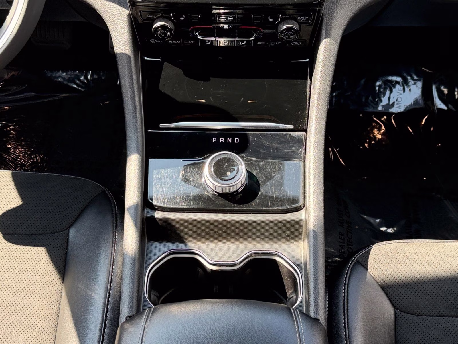 2024 Bright White Clearcoat Jeep Grand Cherokee Altitude 4X4 SUV