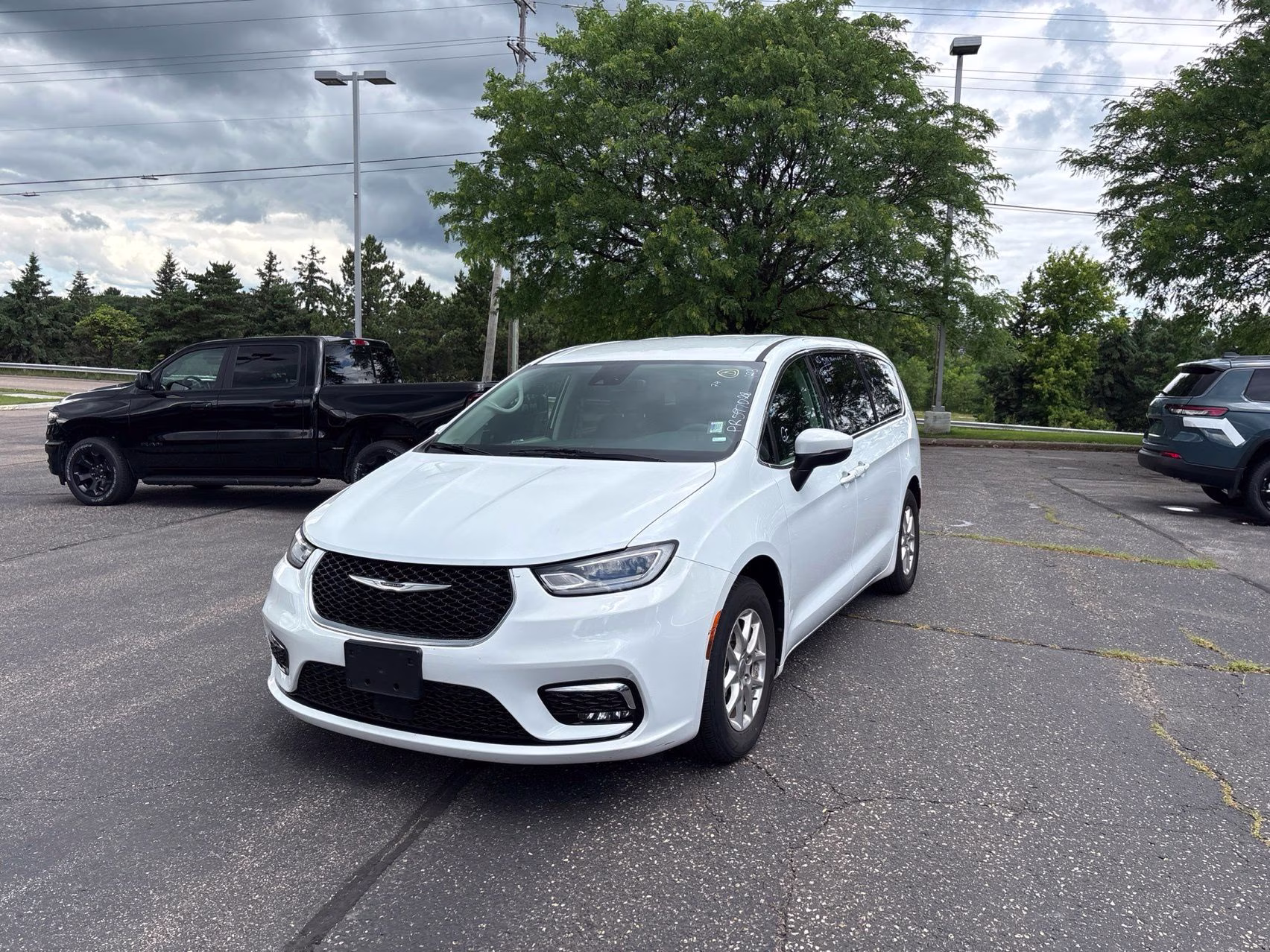 2023 Bright White Clearcoat Chrysler Pacifica Touring L FWD Van