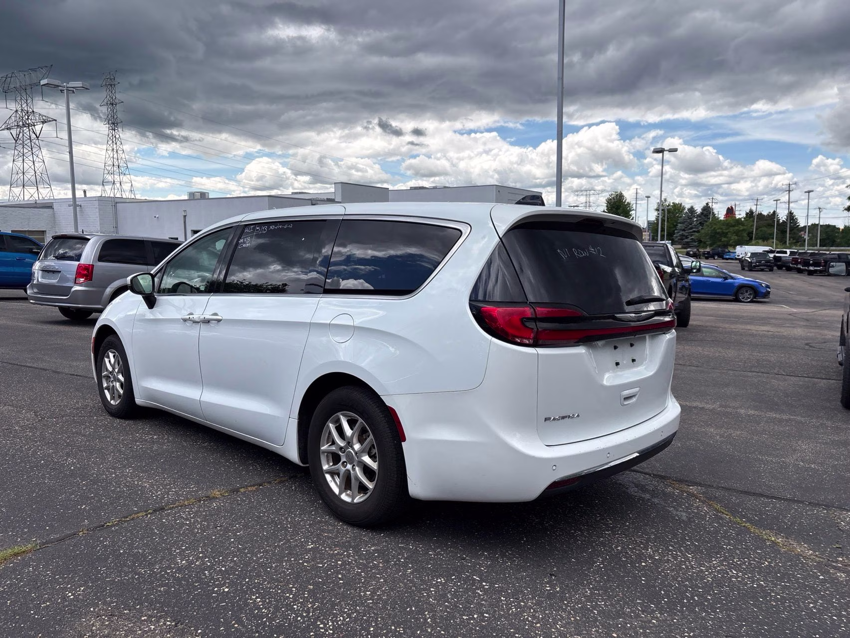 2023 Bright White Clearcoat Chrysler Pacifica Touring L FWD Van