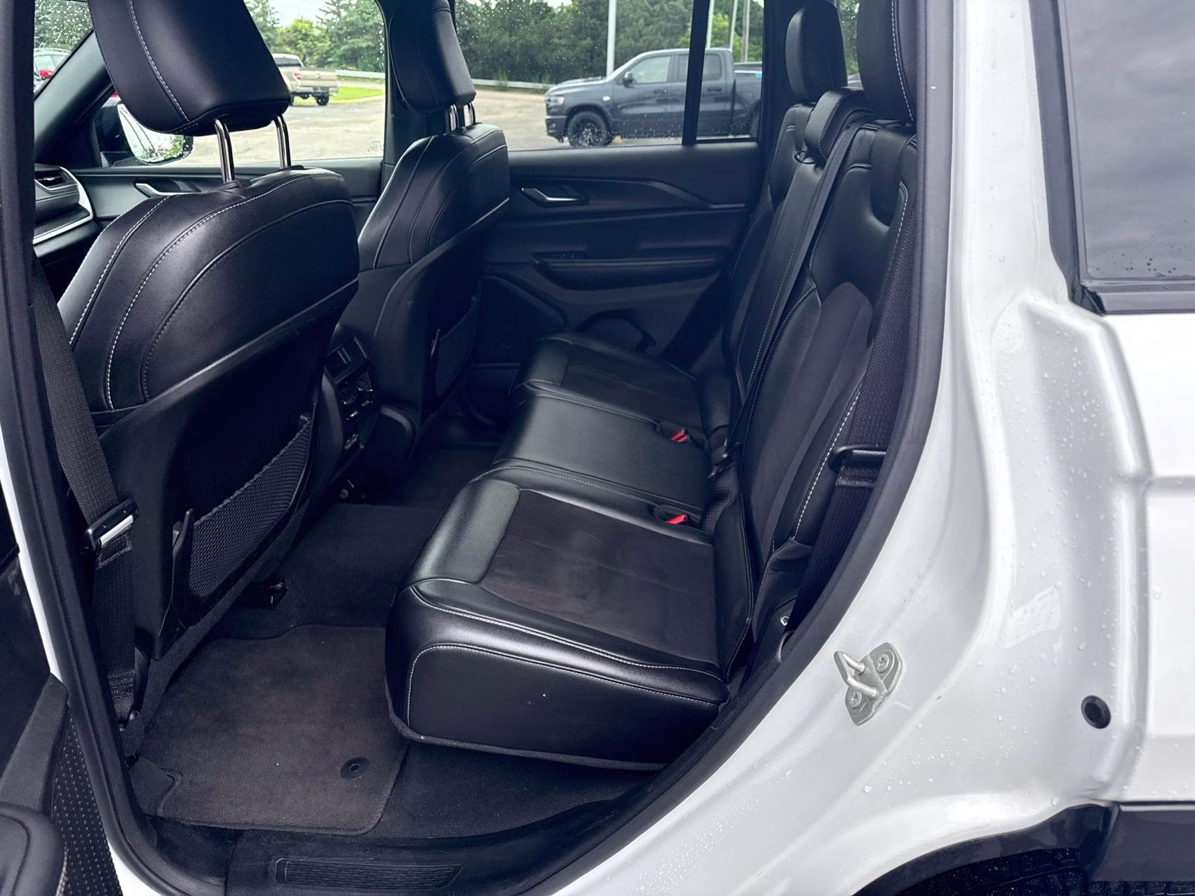 2024 Bright White Clearcoat Jeep Grand Cherokee Altitude 4X4 SUV