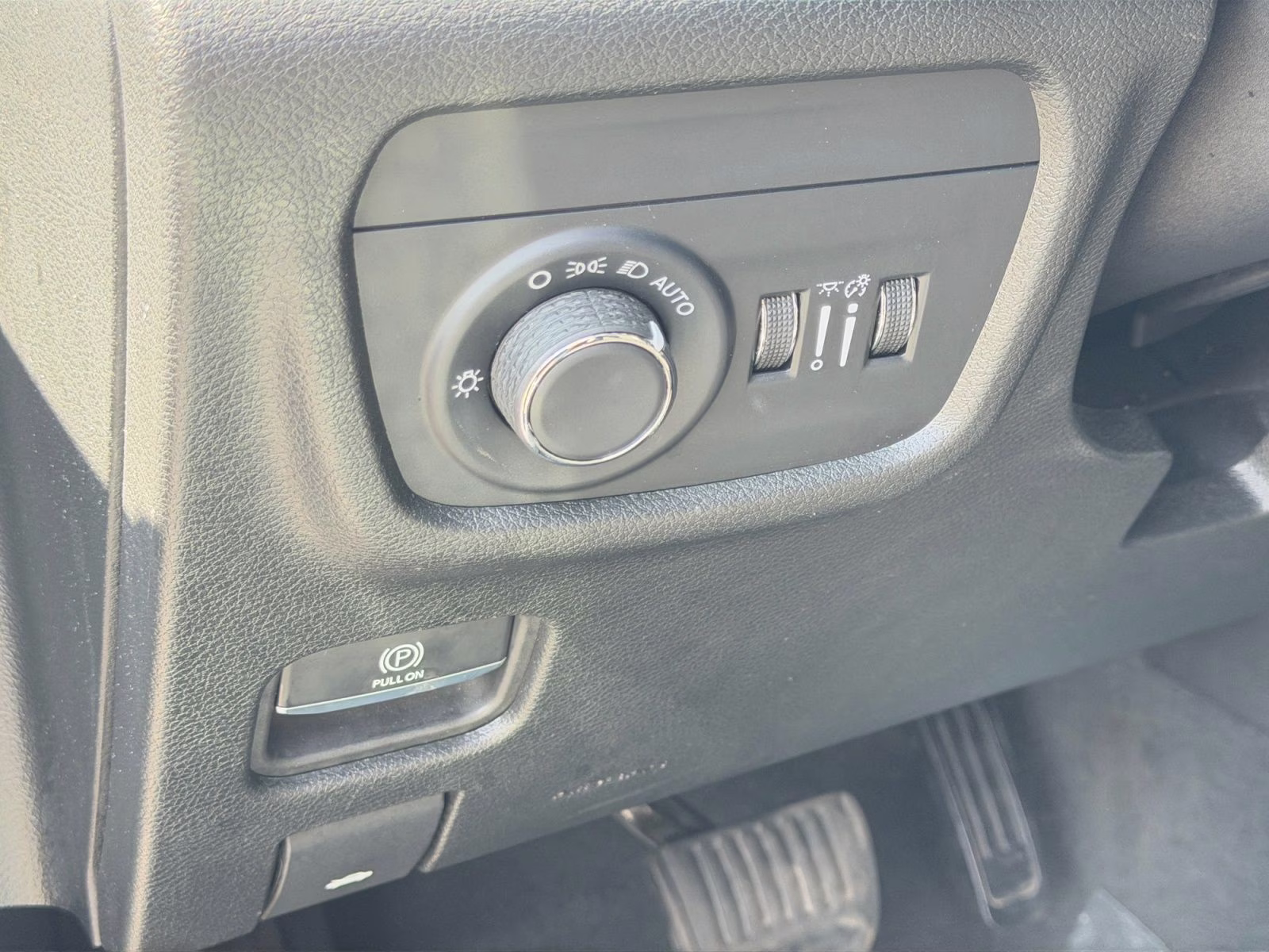2024 Bright White Clearcoat Jeep Grand Cherokee Altitude 4X4 SUV