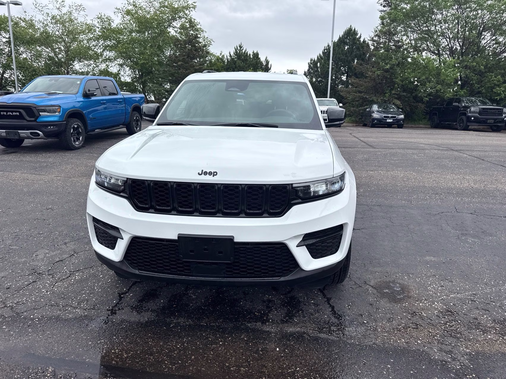 2024 Bright White Clearcoat Jeep Grand Cherokee Altitude 4X4 SUV