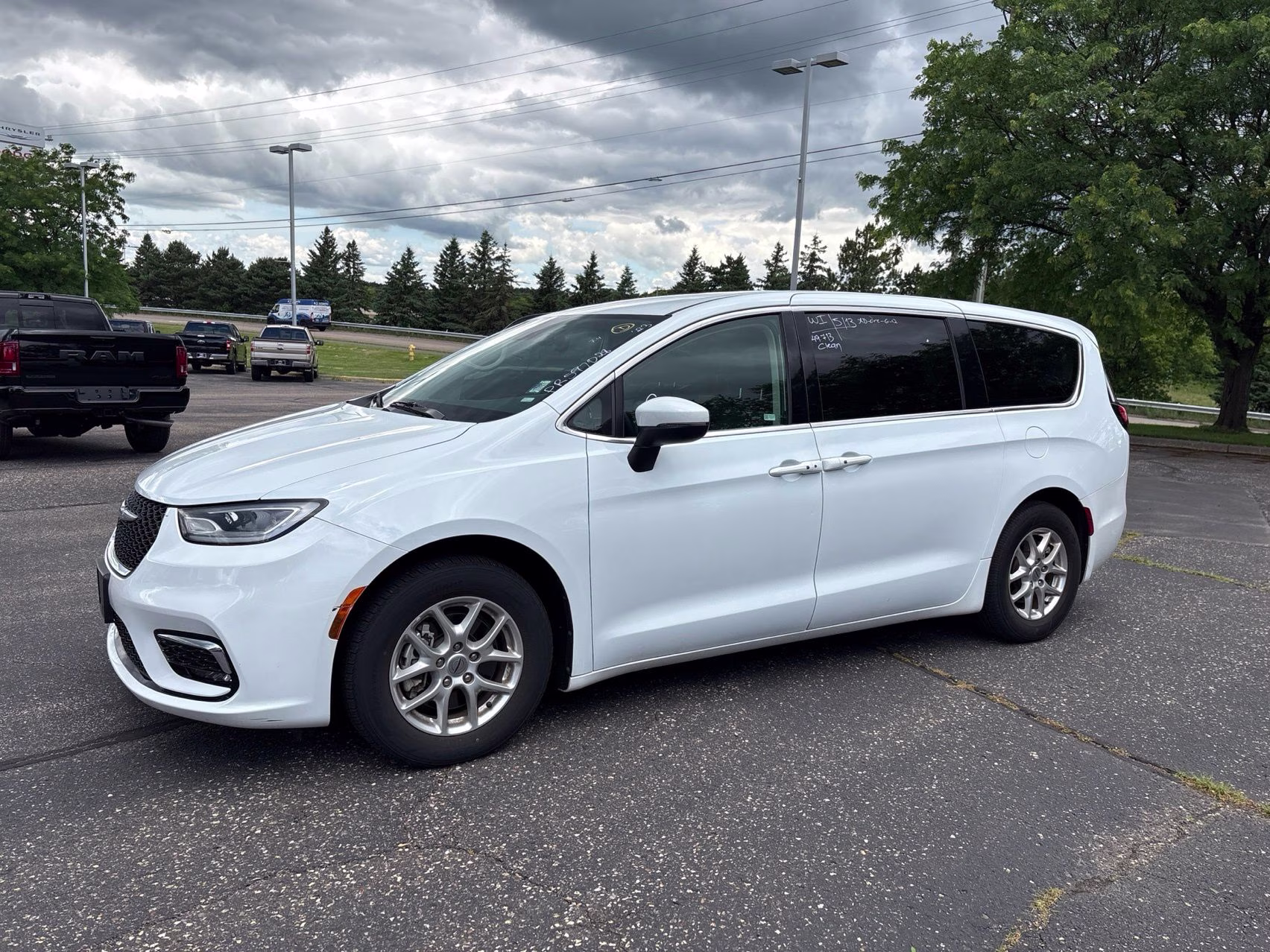 2023 Bright White Clearcoat Chrysler Pacifica Touring L FWD Van