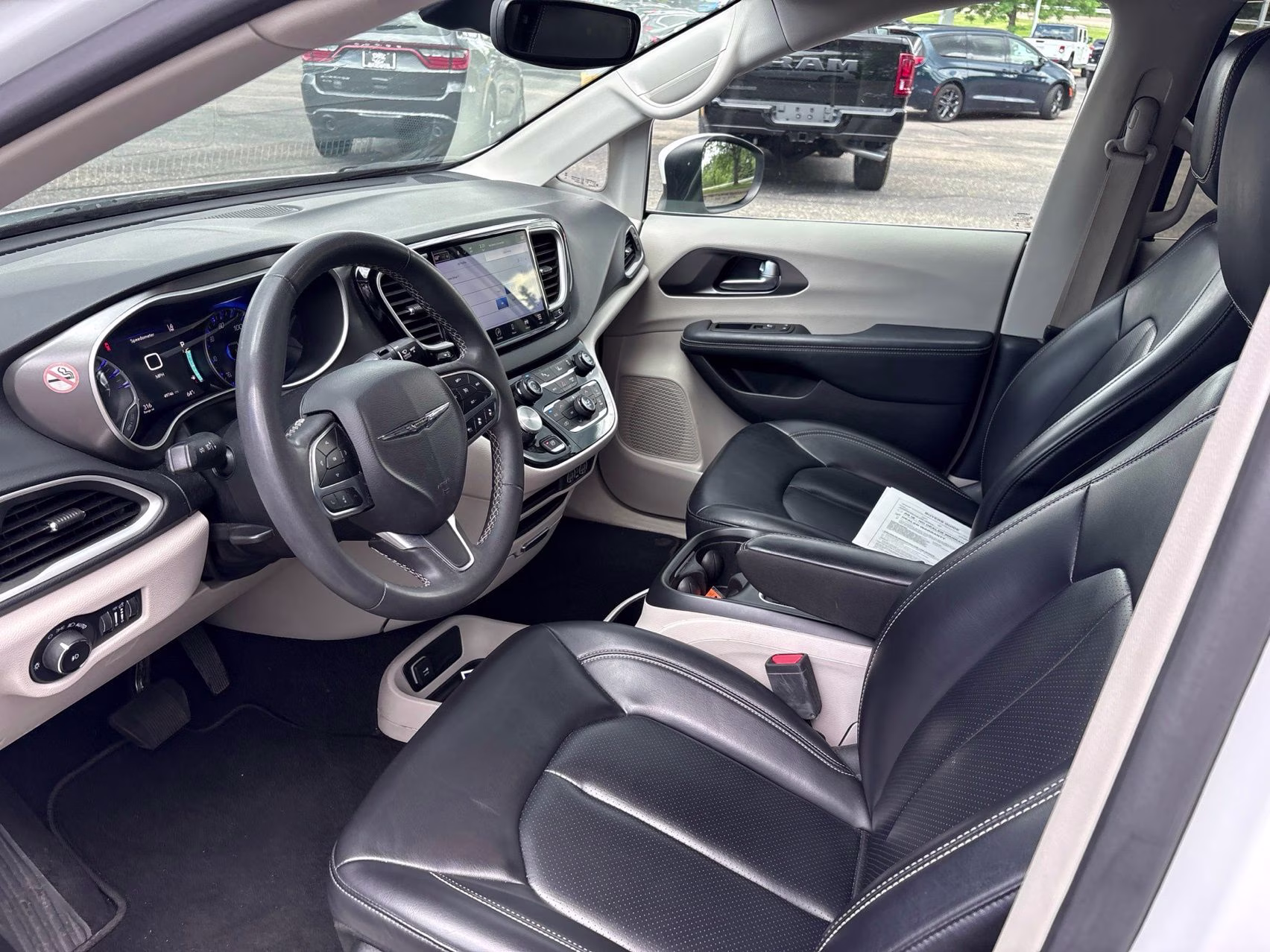 2023 Bright White Clearcoat Chrysler Pacifica Touring L FWD Van