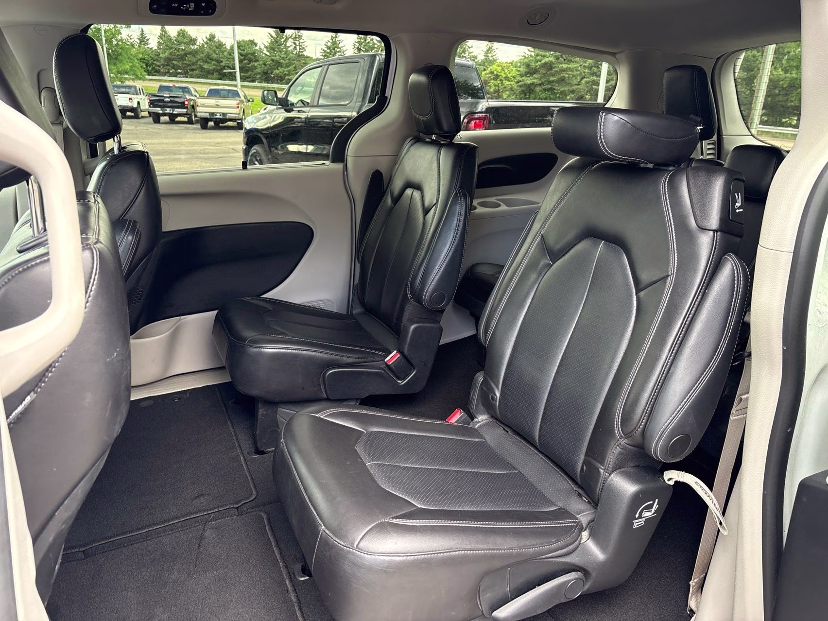 2023 Bright White Clearcoat Chrysler Pacifica Touring L FWD Van