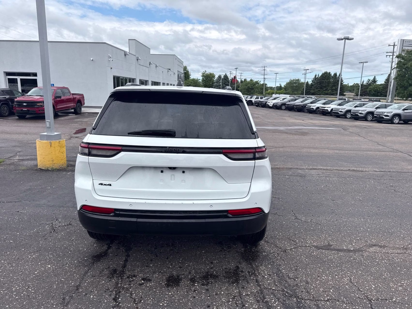 2024 Bright White Clearcoat Jeep Grand Cherokee Altitude 4X4 SUV
