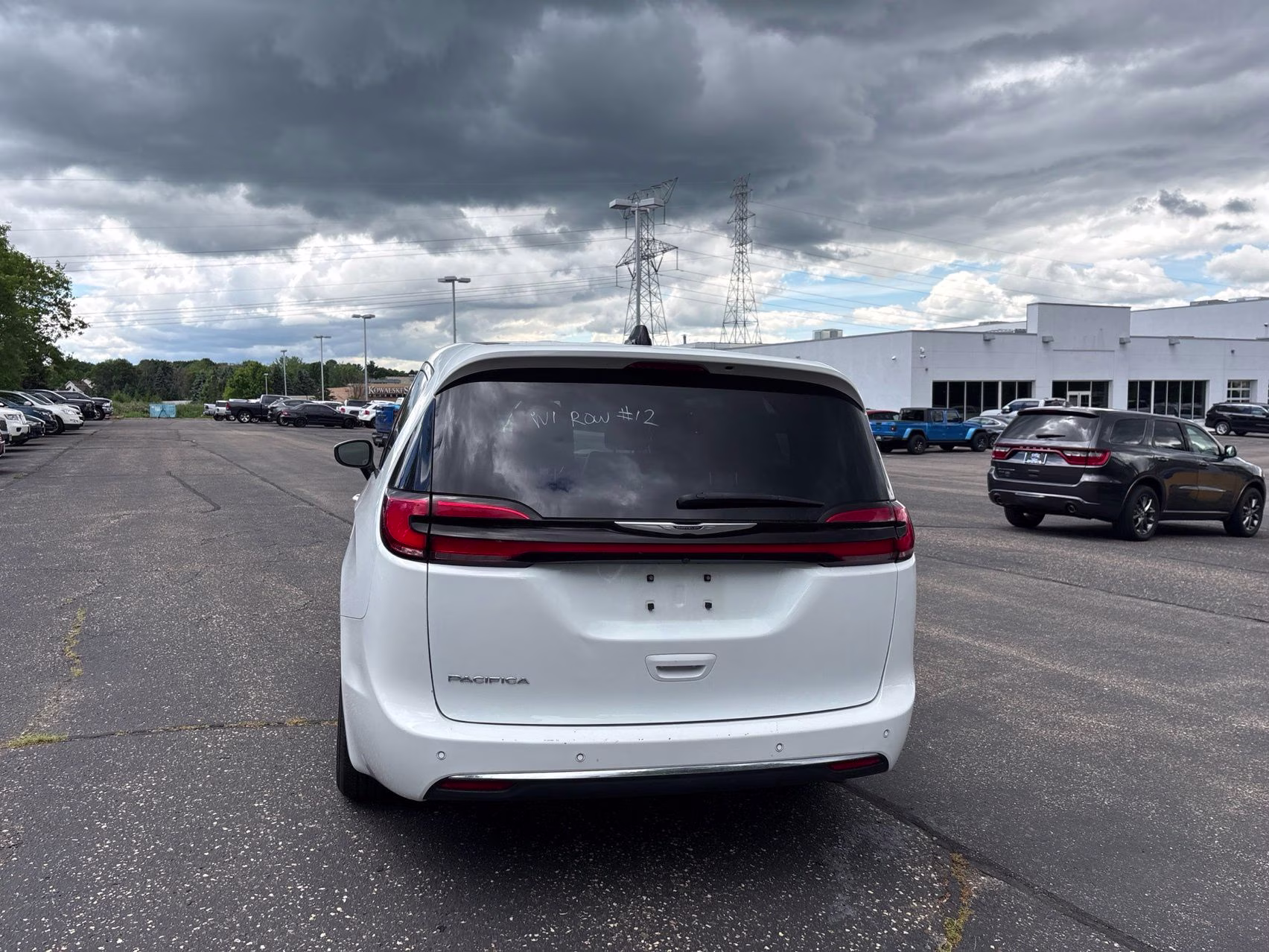 2023 Bright White Clearcoat Chrysler Pacifica Touring L FWD Van