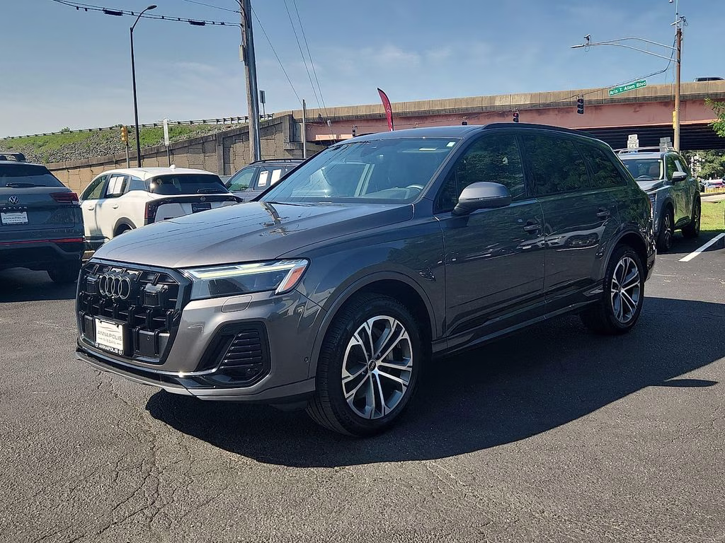2025 Gray Metallic Audi Q7 45 Premium Plus AWD SUV