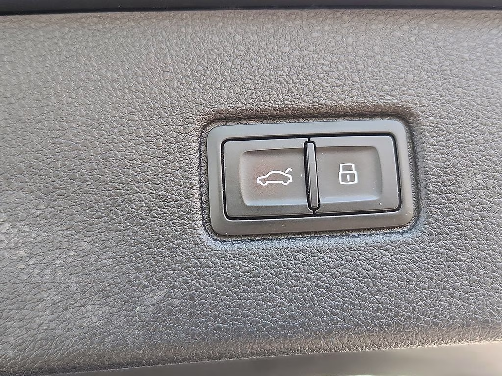 2025 Gray Metallic Audi Q7 45 Premium Plus AWD SUV