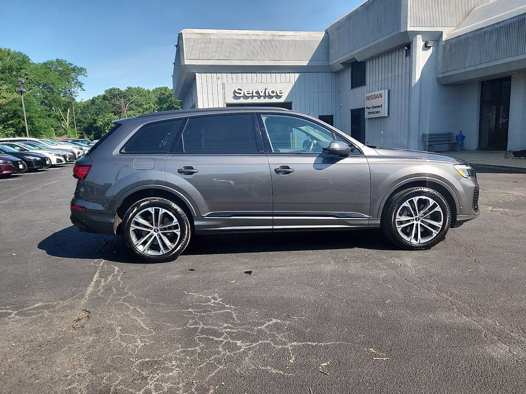 2025 Gray Metallic Audi Q7 45 Premium Plus AWD SUV