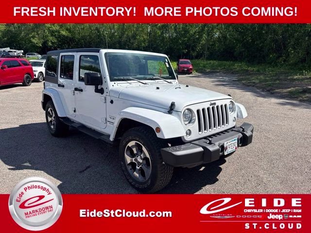2017 Bright White Clearcoat Jeep Wrangler Unlimited Sahara 4X4 SUV